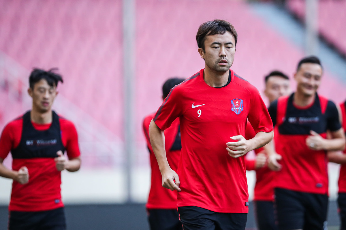 关于谢菲联客场平局，继续稳健表现的信息