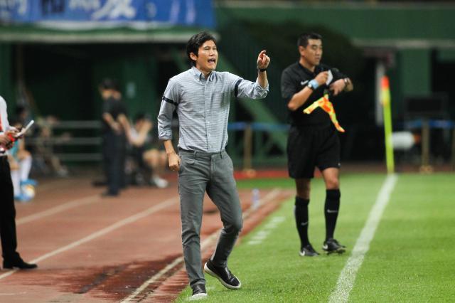 包含权健主场擒华夏幸福，扭转保级形势的词条