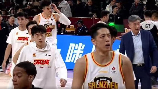 杜塞尔多夫球员集体爆发，连胜开局