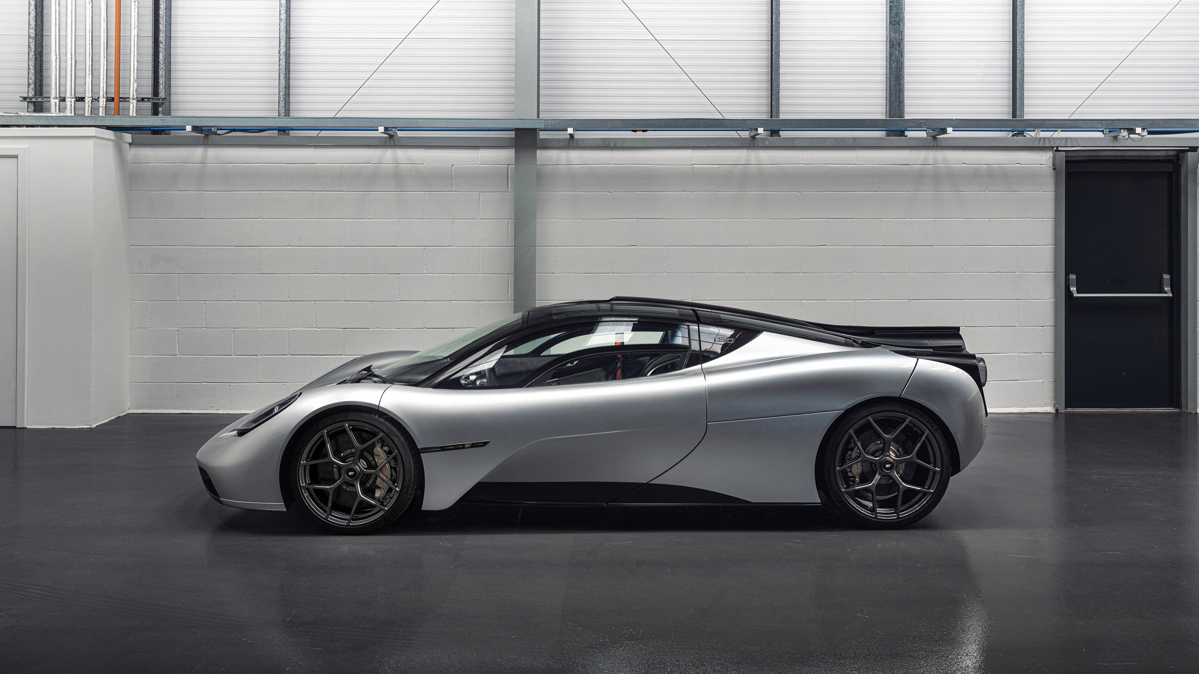 F1风云对决映射绿茵场，曼城一波带走冰岛，年度争冠焦点战的激情与启示