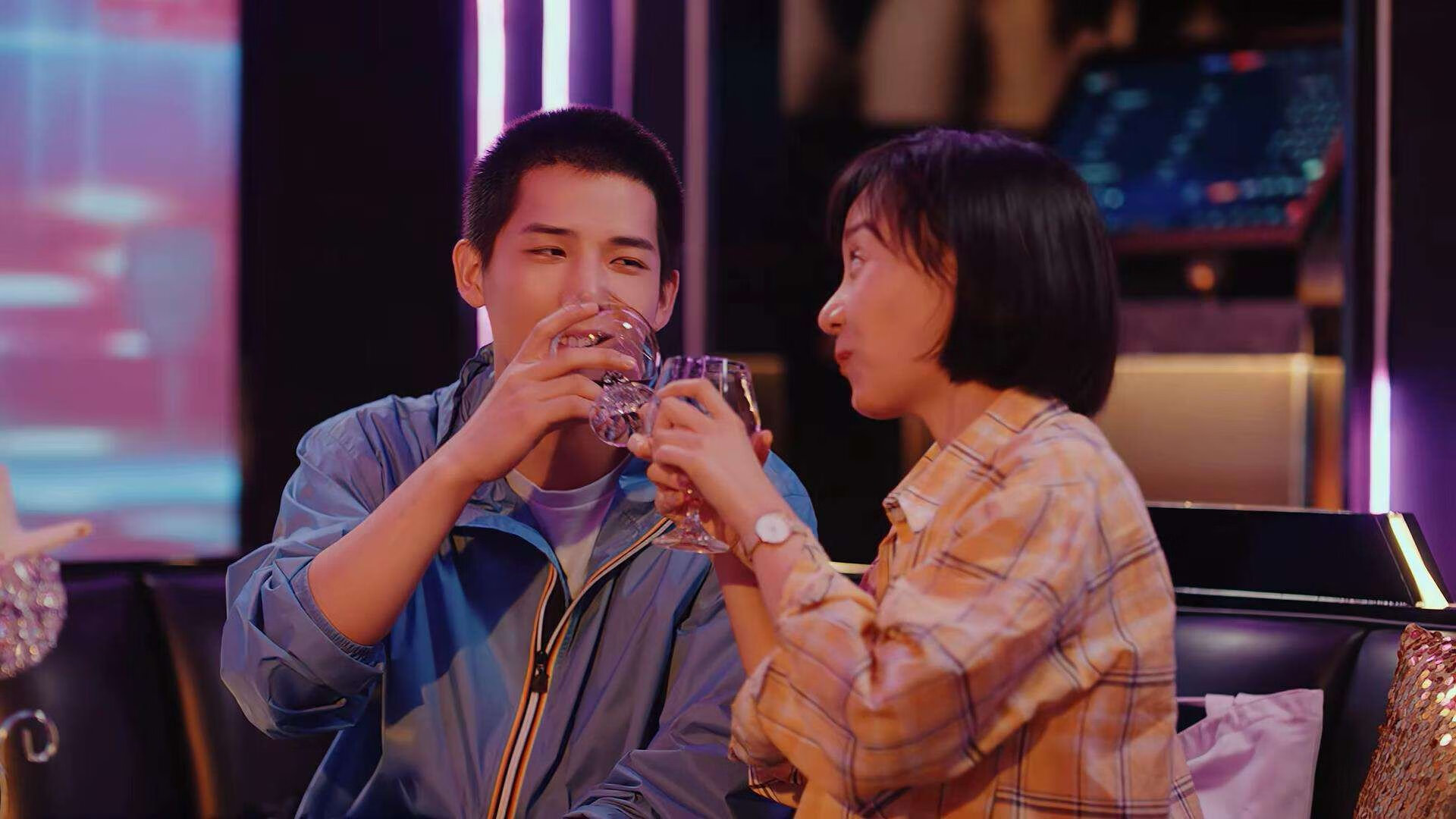 锁链与齿轮，塔图姆的窒息缠绕与勇士团队的精密协作