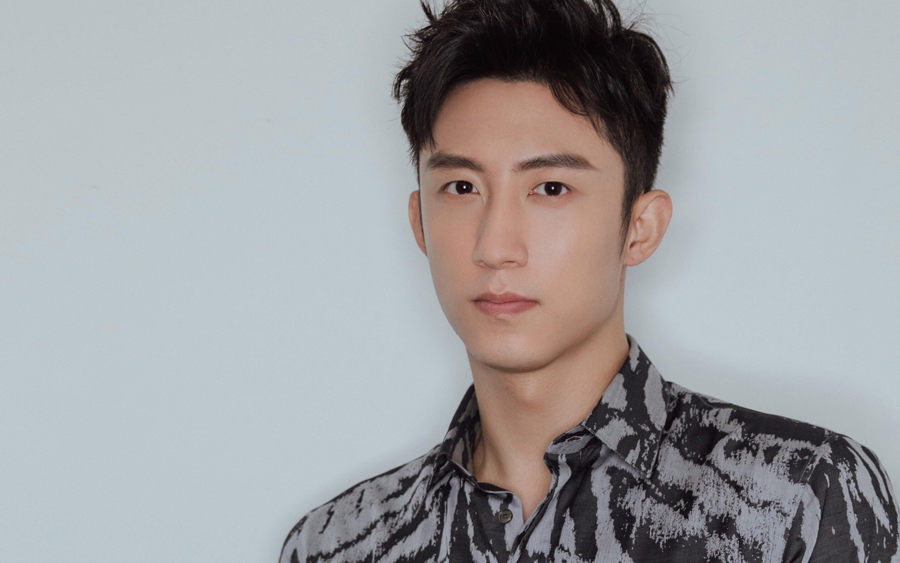 王座下的光芒，浓眉一肩挑起关键先生的重担