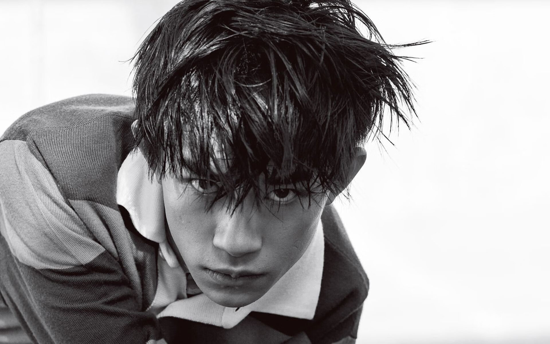 绿茵波斯湾，伊朗对阵钢铁红牛，法兰西之刃本泽马关键回合不手软